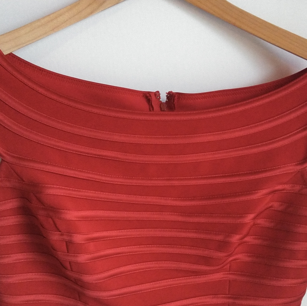 JS Collections Red Cropped Top - Picture 3 of 8